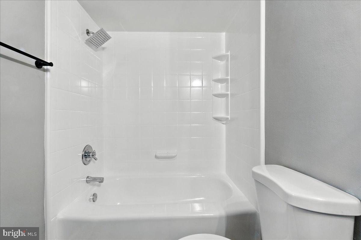 7809 DASSETT CT #101, ANNANDALE, Virginia 22003, 1 Bedroom Bedrooms, ,1 BathroomBathrooms,Residential,For sale,7809 DASSETT CT #101,VAFX2272966 MLS # VAFX2272966