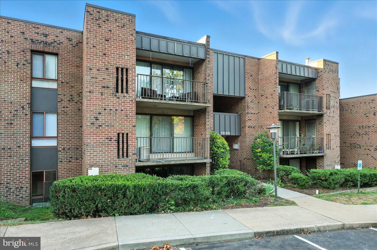 7809 DASSETT CT #101, ANNANDALE, Virginia 22003, 1 Bedroom Bedrooms, ,1 BathroomBathrooms,Residential,For sale,7809 DASSETT CT #101,VAFX2272966 MLS # VAFX2272966