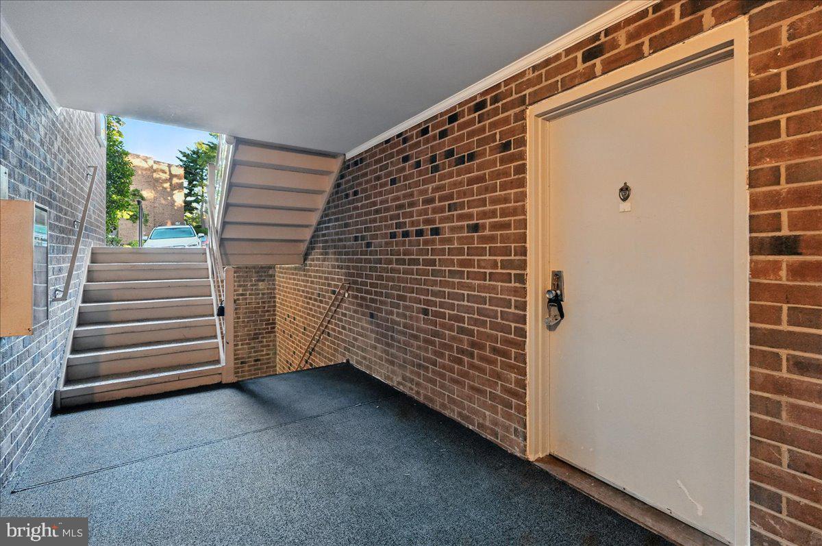 7809 DASSETT CT #101, ANNANDALE, Virginia 22003, 1 Bedroom Bedrooms, ,1 BathroomBathrooms,Residential,For sale,7809 DASSETT CT #101,VAFX2272966 MLS # VAFX2272966