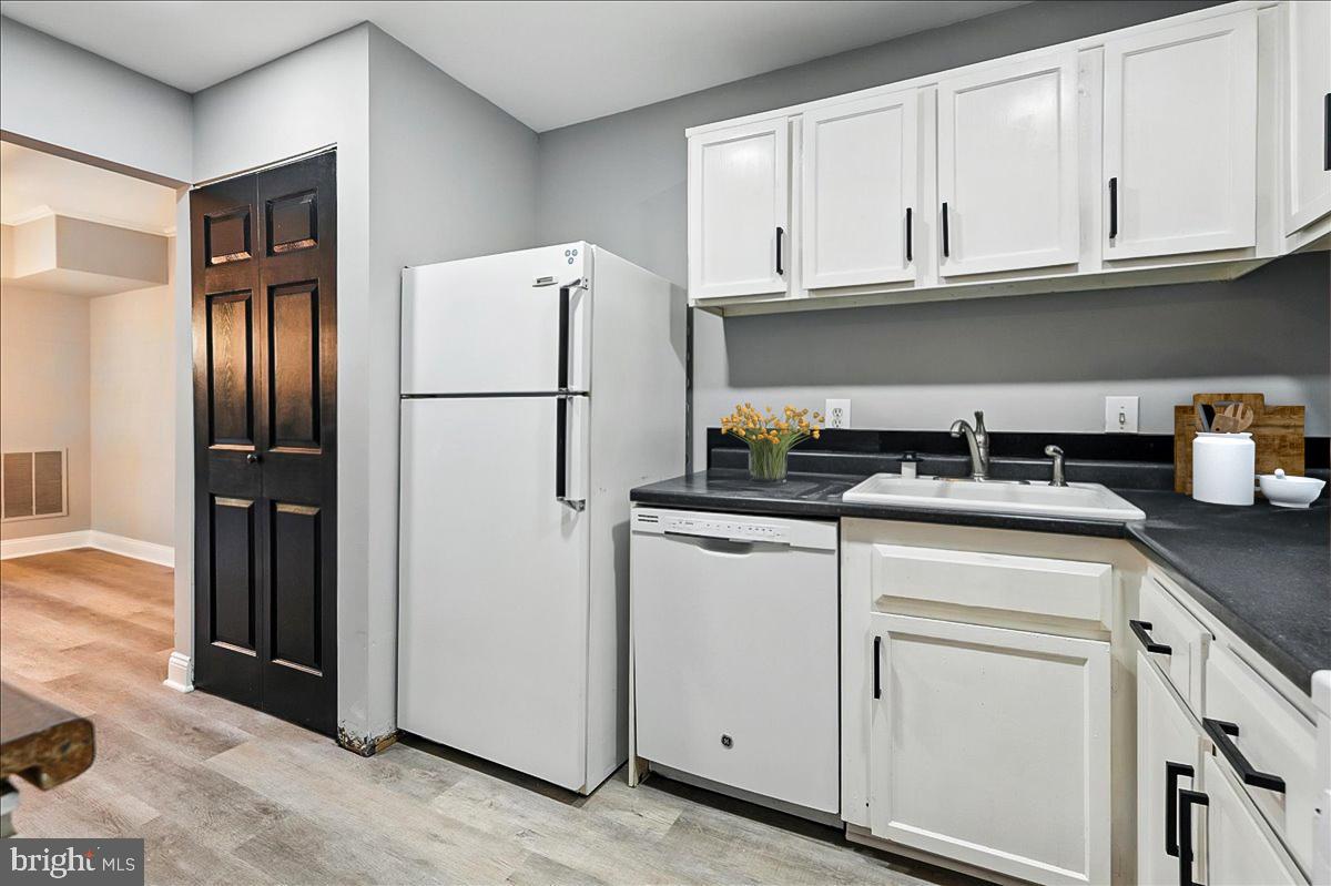 7809 DASSETT CT #101, ANNANDALE, Virginia 22003, 1 Bedroom Bedrooms, ,1 BathroomBathrooms,Residential,For sale,7809 DASSETT CT #101,VAFX2272966 MLS # VAFX2272966