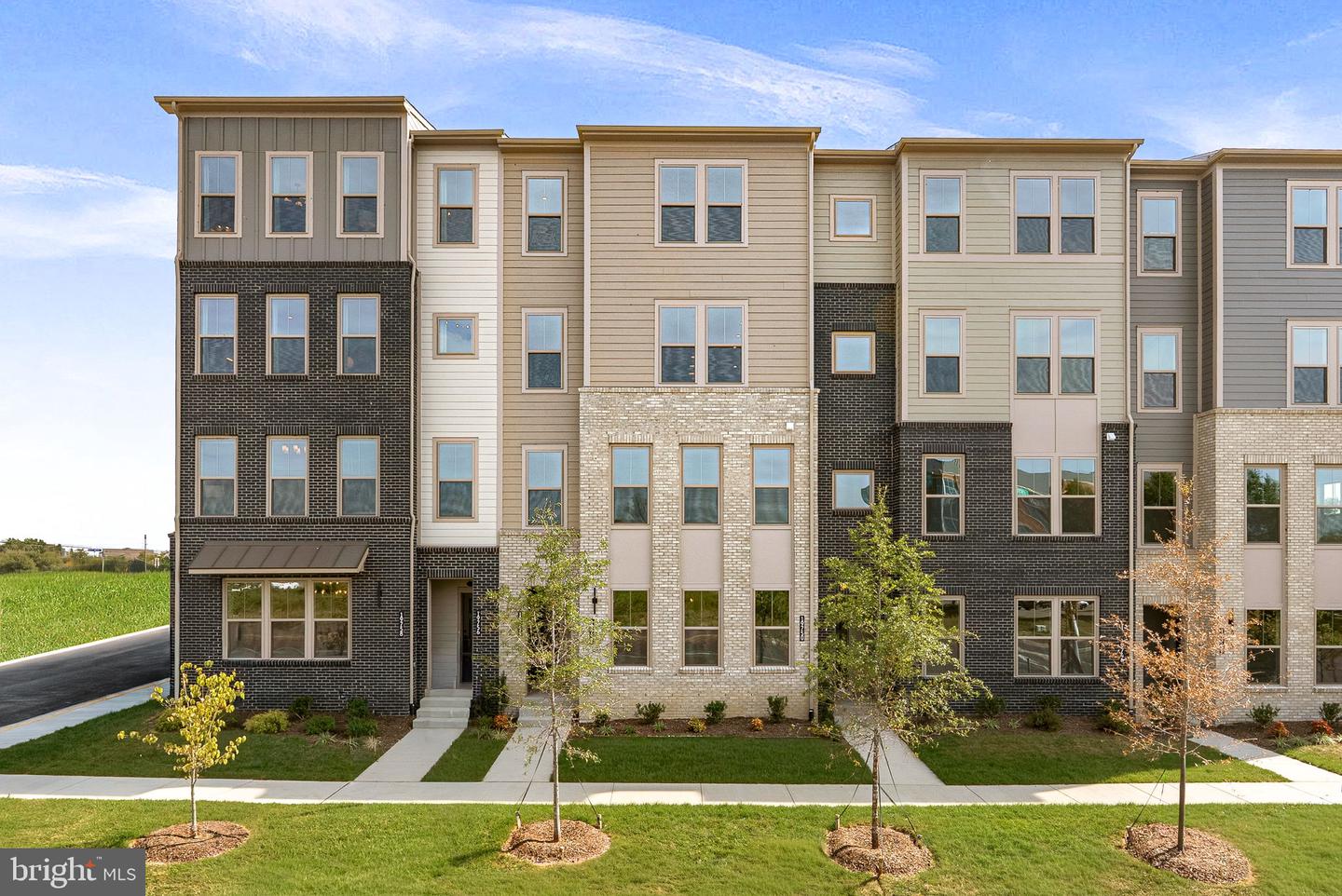 19719 MISTY MOSS SQ, ASHBURN, Virginia 20147, 3 Bedrooms Bedrooms, ,2 BathroomsBathrooms,Residential,For sale,19719 MISTY MOSS SQ,VALO2108316 MLS # VALO2108316