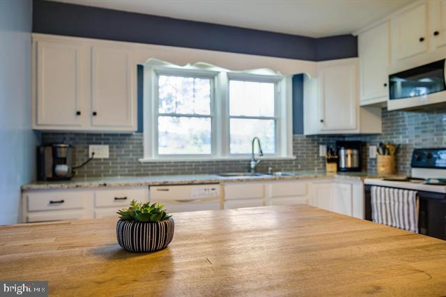 3306 HARPINE HWY, ROCKINGHAM, Virginia 22802, 3 Bedrooms Bedrooms, ,2 BathroomsBathrooms,Residential,For sale,3306 HARPINE HWY,VARO2002636 MLS # VARO2002636