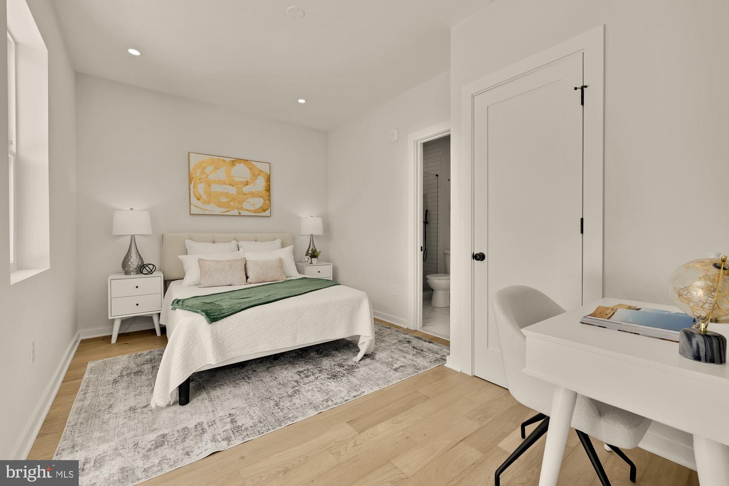 2606 41ST ST NW #7, WASHINGTON, District Of Columbia 20007, 2 Bedrooms Bedrooms, ,2 BathroomsBathrooms,Residential,For sale,2606 41ST ST NW #7,DCDC2225732 MLS # DCDC2225732