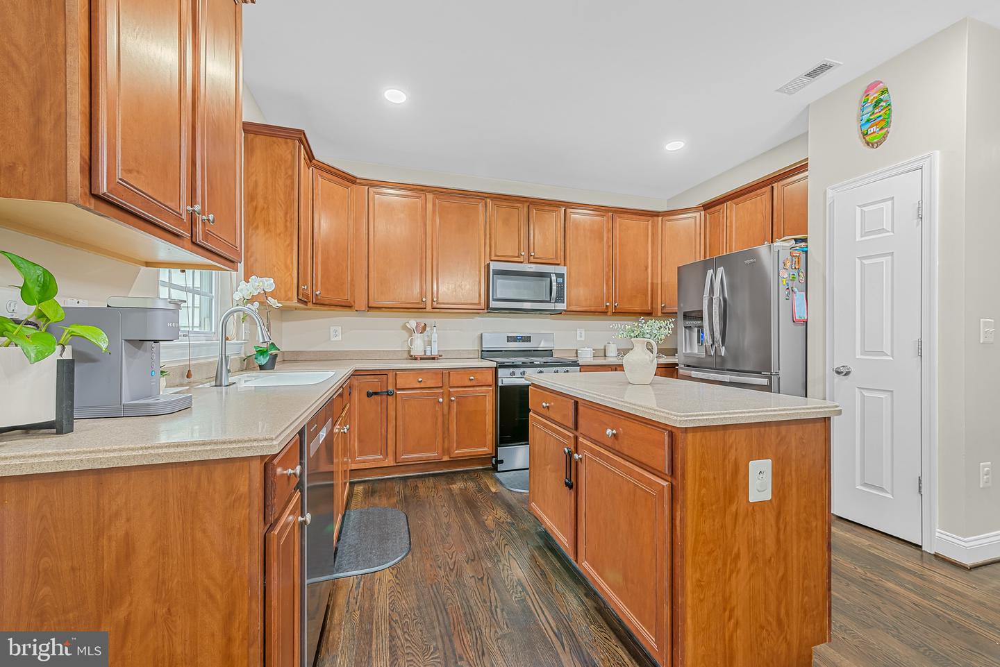 16873 SEA LAWN PL, WOODBRIDGE, Virginia 22191, 4 Bedrooms Bedrooms, ,3 BathroomsBathrooms,Residential,For sale,16873 SEA LAWN PL,VAPW2105464 MLS # VAPW2105464