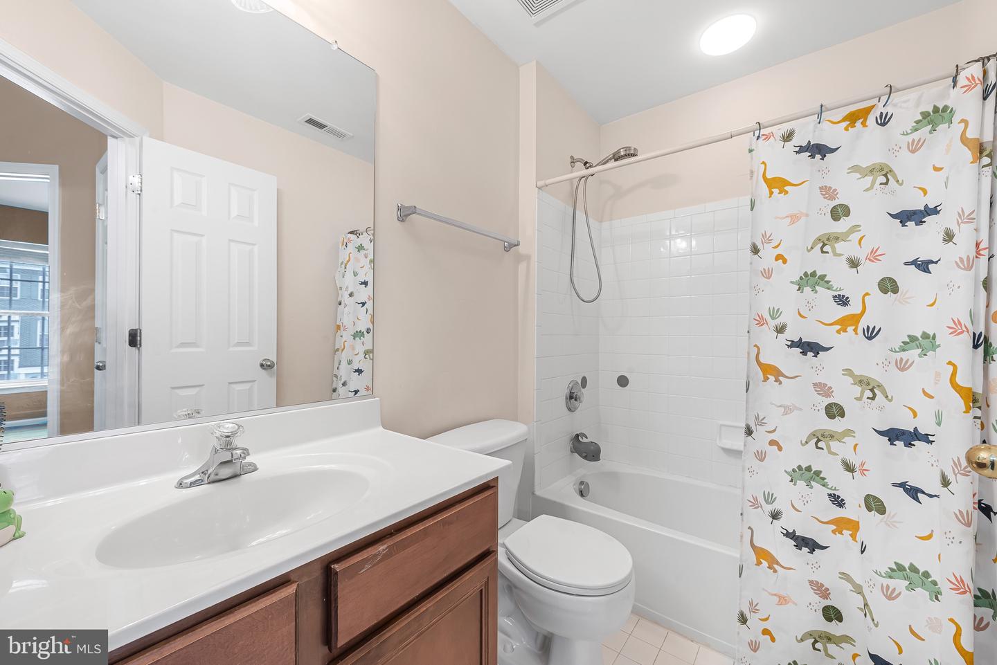 16873 SEA LAWN PL, WOODBRIDGE, Virginia 22191, 4 Bedrooms Bedrooms, ,3 BathroomsBathrooms,Residential,For sale,16873 SEA LAWN PL,VAPW2105464 MLS # VAPW2105464
