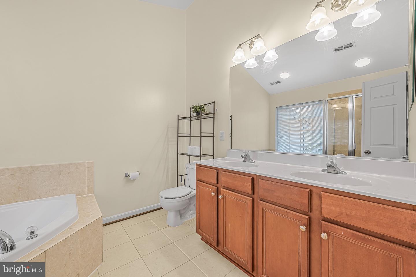16873 SEA LAWN PL, WOODBRIDGE, Virginia 22191, 4 Bedrooms Bedrooms, ,3 BathroomsBathrooms,Residential,For sale,16873 SEA LAWN PL,VAPW2105464 MLS # VAPW2105464