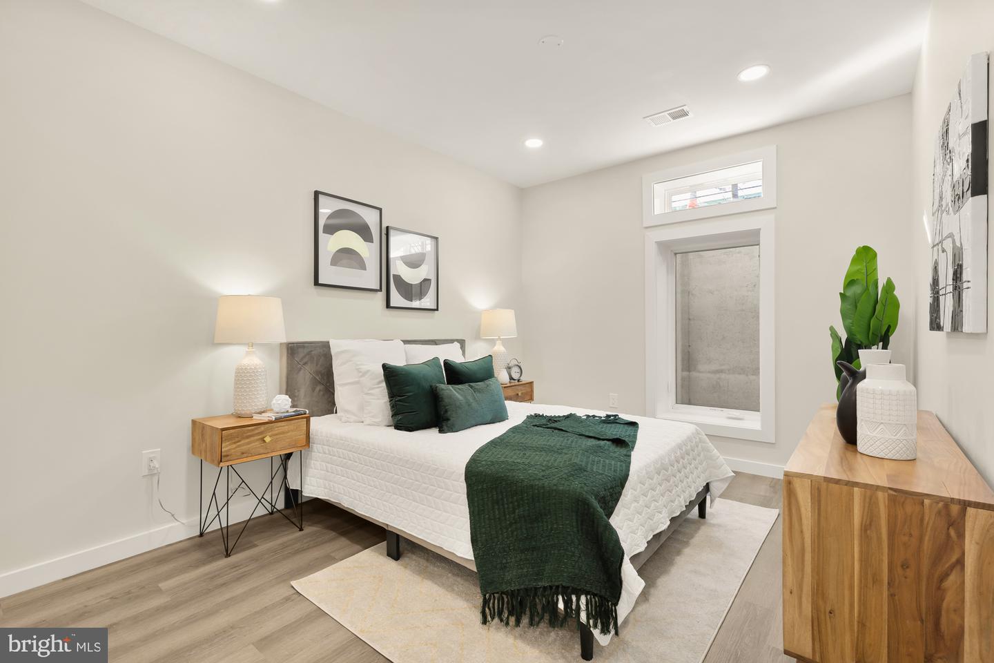 2606 41ST ST NW #4, WASHINGTON, District Of Columbia 20007, 2 Bedrooms Bedrooms, ,2 BathroomsBathrooms,Residential,For sale,2606 41ST ST NW #4,DCDC2225736 MLS # DCDC2225736
