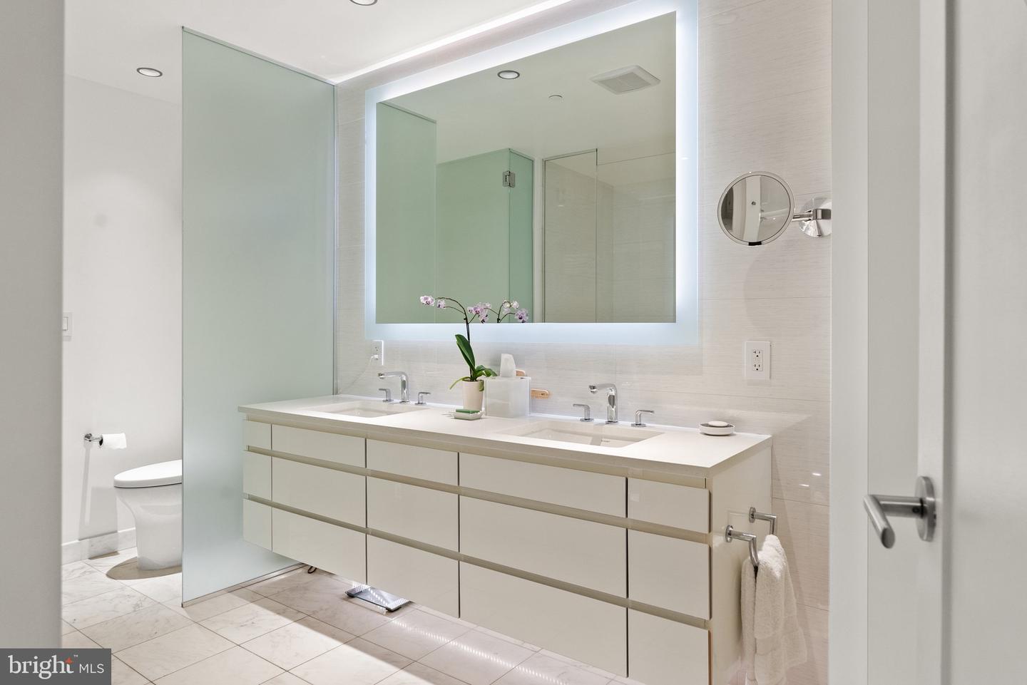 2501 M ST NW #203, WASHINGTON, District Of Columbia 20037, 2 Bedrooms Bedrooms, ,2 BathroomsBathrooms,Residential,For sale,2501 M ST NW #203,DCDC2196234 MLS # DCDC2196234