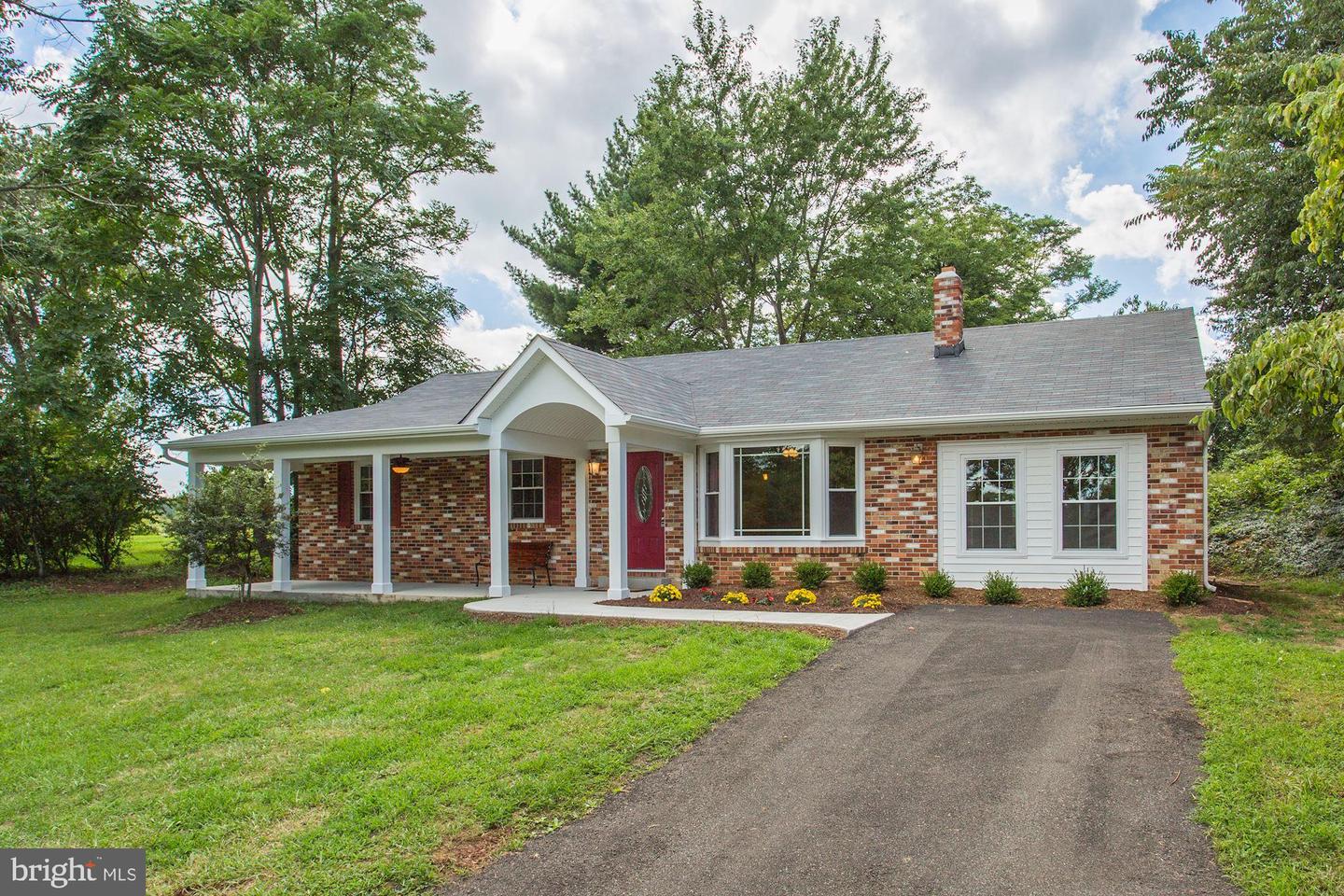 5006 LEEDS MANOR RD, MARKHAM, Virginia 22643, 4 Bedrooms Bedrooms, ,2 BathroomsBathrooms,Residential,For sale,5006 LEEDS MANOR RD,VAFQ2018356 MLS # VAFQ2018356