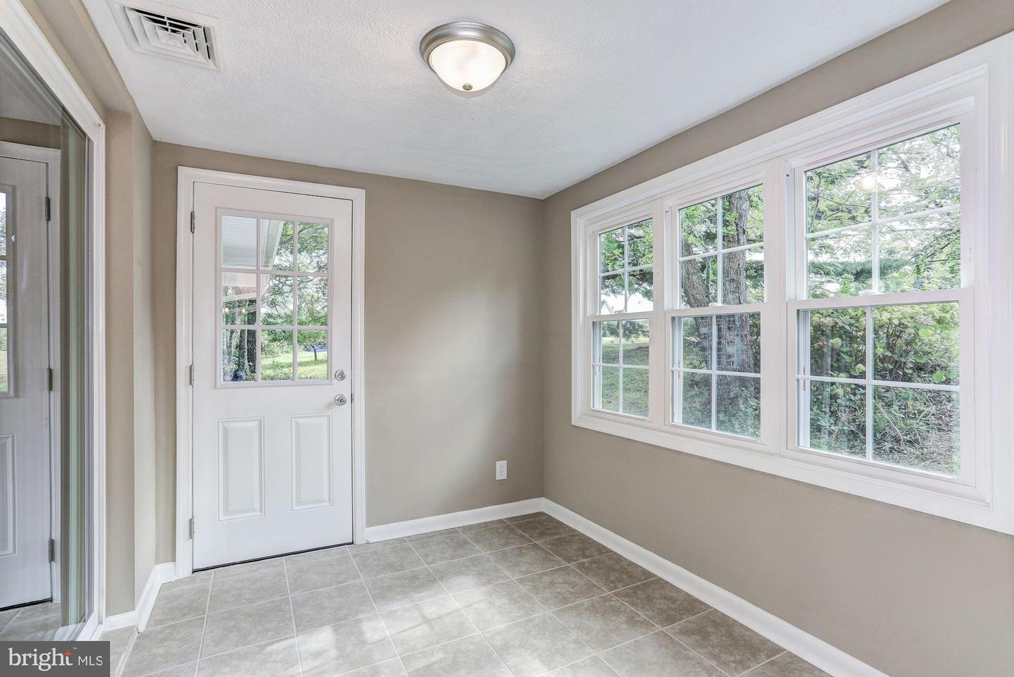 5006 LEEDS MANOR RD, MARKHAM, Virginia 22643, 4 Bedrooms Bedrooms, ,2 BathroomsBathrooms,Residential,For sale,5006 LEEDS MANOR RD,VAFQ2018356 MLS # VAFQ2018356