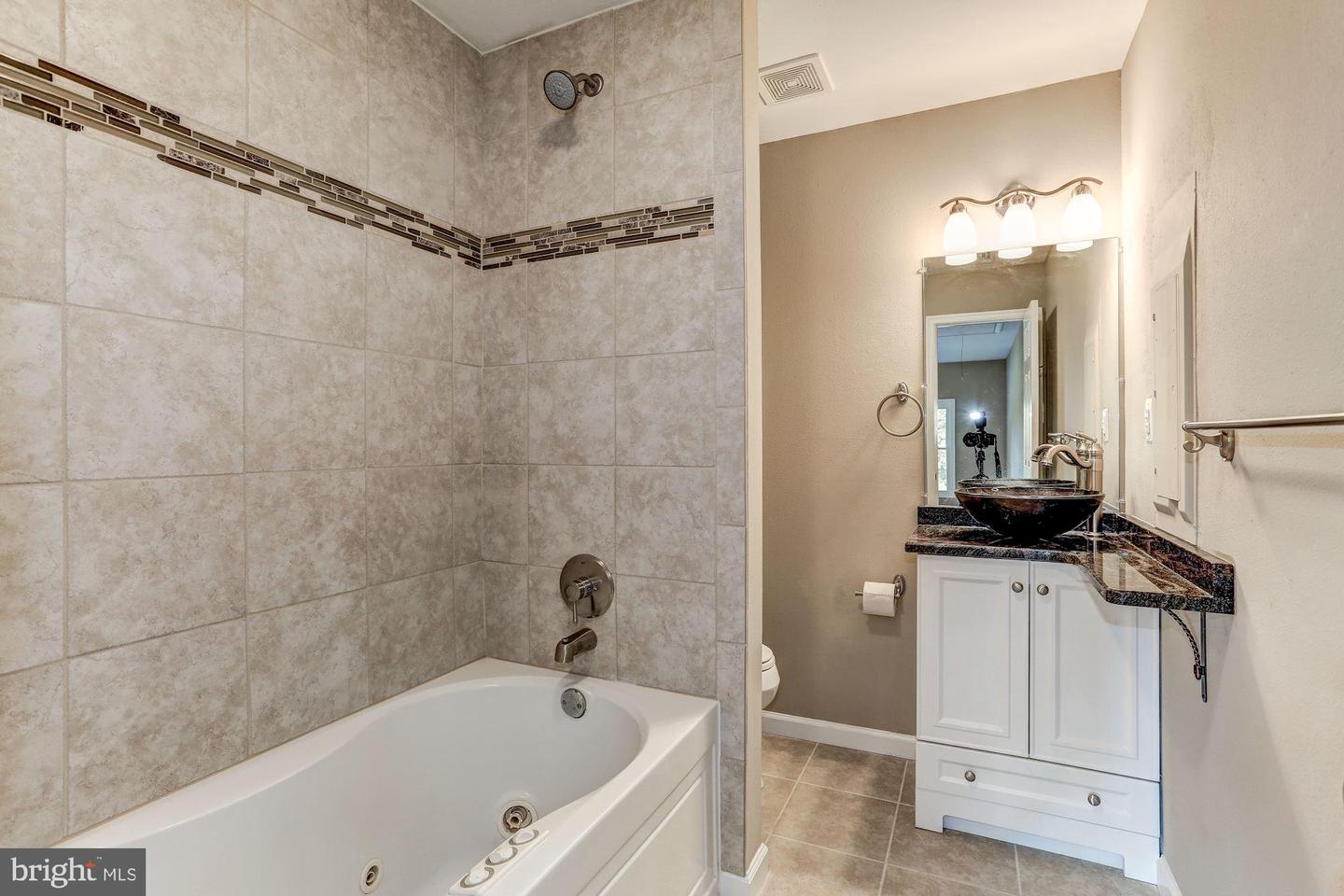5006 LEEDS MANOR RD, MARKHAM, Virginia 22643, 4 Bedrooms Bedrooms, ,2 BathroomsBathrooms,Residential,For sale,5006 LEEDS MANOR RD,VAFQ2018356 MLS # VAFQ2018356