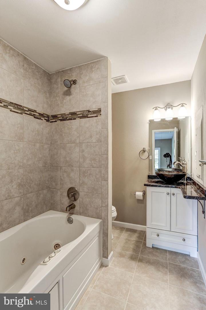 5006 LEEDS MANOR RD, MARKHAM, Virginia 22643, 4 Bedrooms Bedrooms, ,2 BathroomsBathrooms,Residential,For sale,5006 LEEDS MANOR RD,VAFQ2018356 MLS # VAFQ2018356
