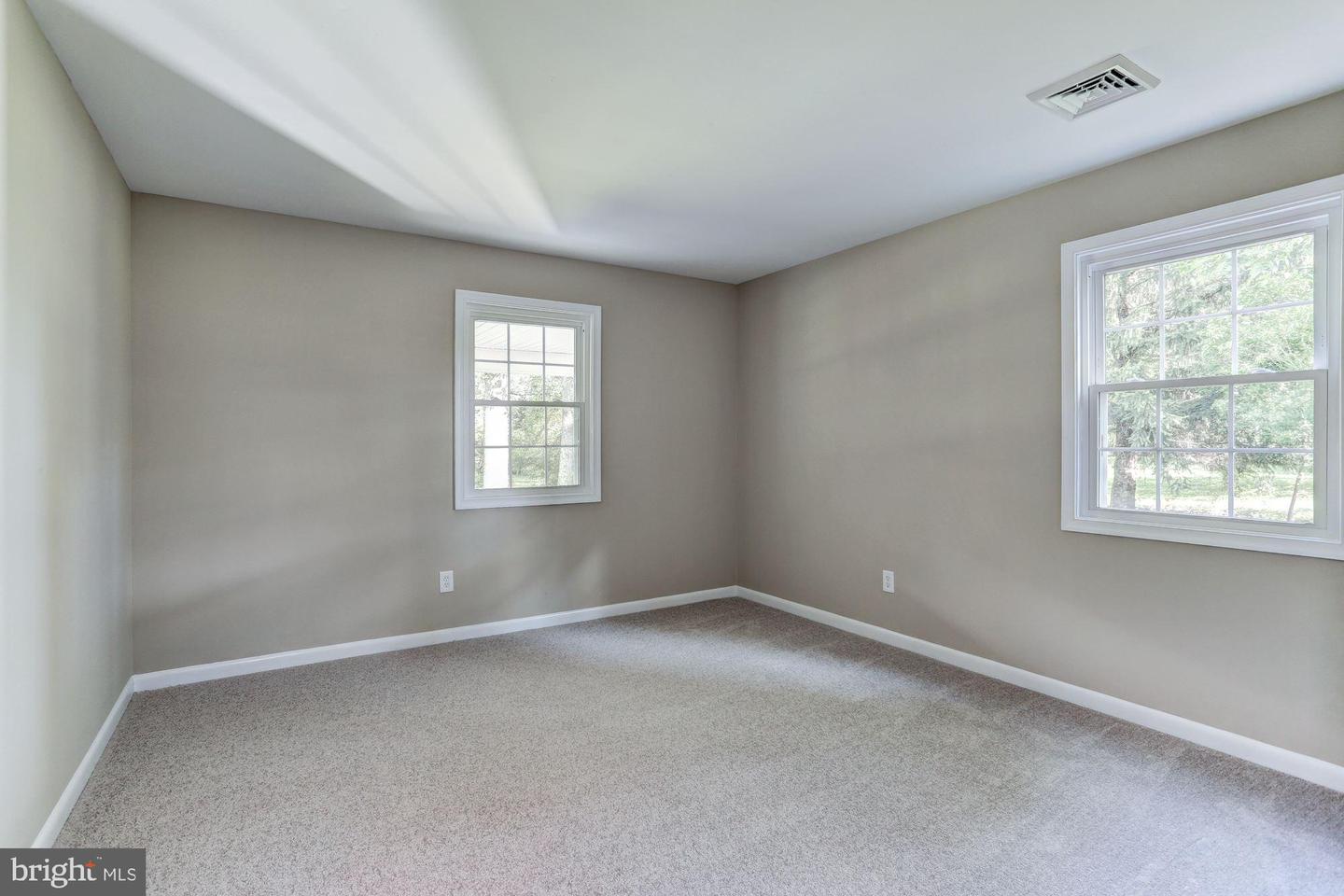5006 LEEDS MANOR RD, MARKHAM, Virginia 22643, 4 Bedrooms Bedrooms, ,2 BathroomsBathrooms,Residential,For sale,5006 LEEDS MANOR RD,VAFQ2018356 MLS # VAFQ2018356