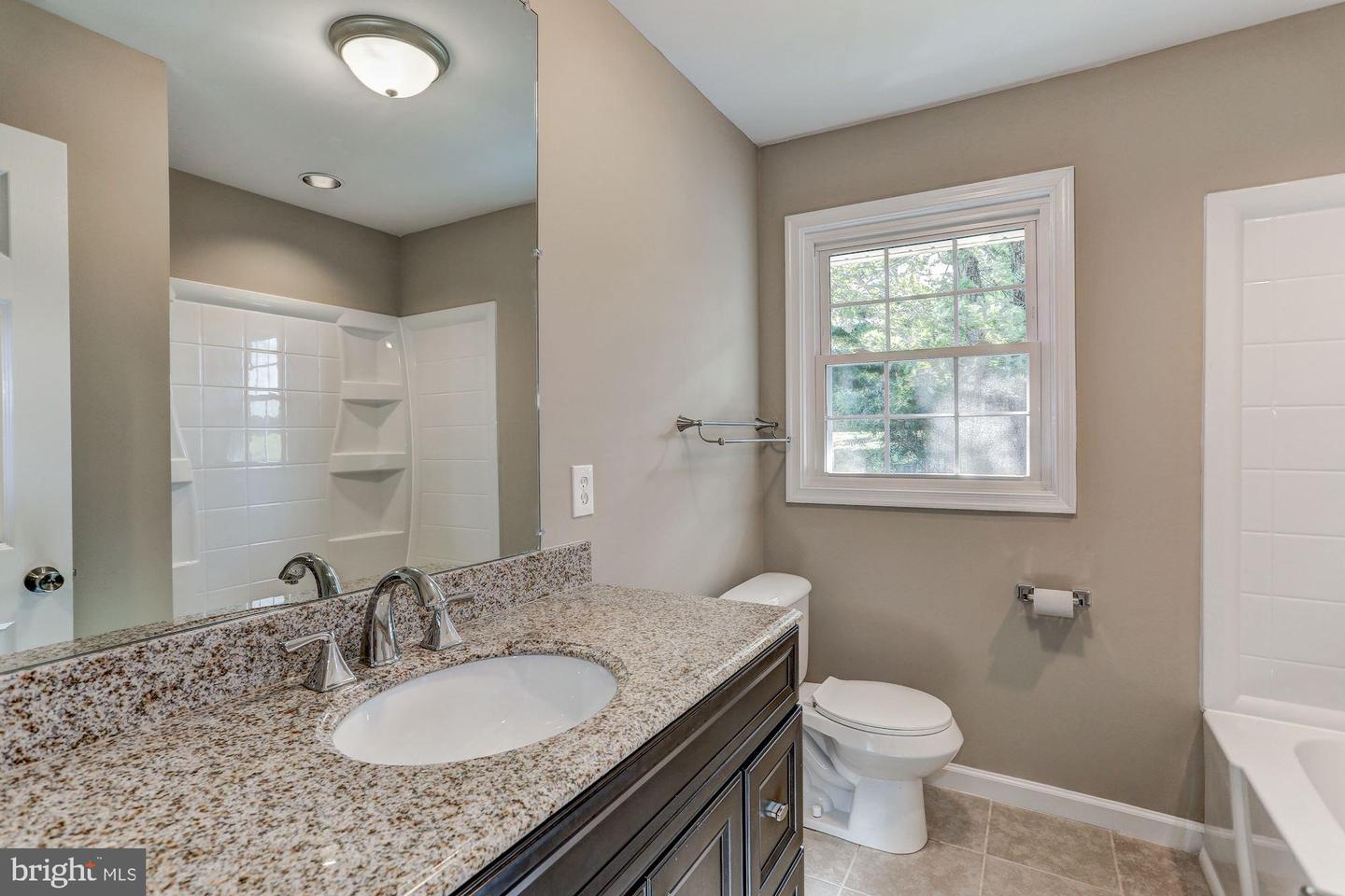 5006 LEEDS MANOR RD, MARKHAM, Virginia 22643, 4 Bedrooms Bedrooms, ,2 BathroomsBathrooms,Residential,For sale,5006 LEEDS MANOR RD,VAFQ2018356 MLS # VAFQ2018356