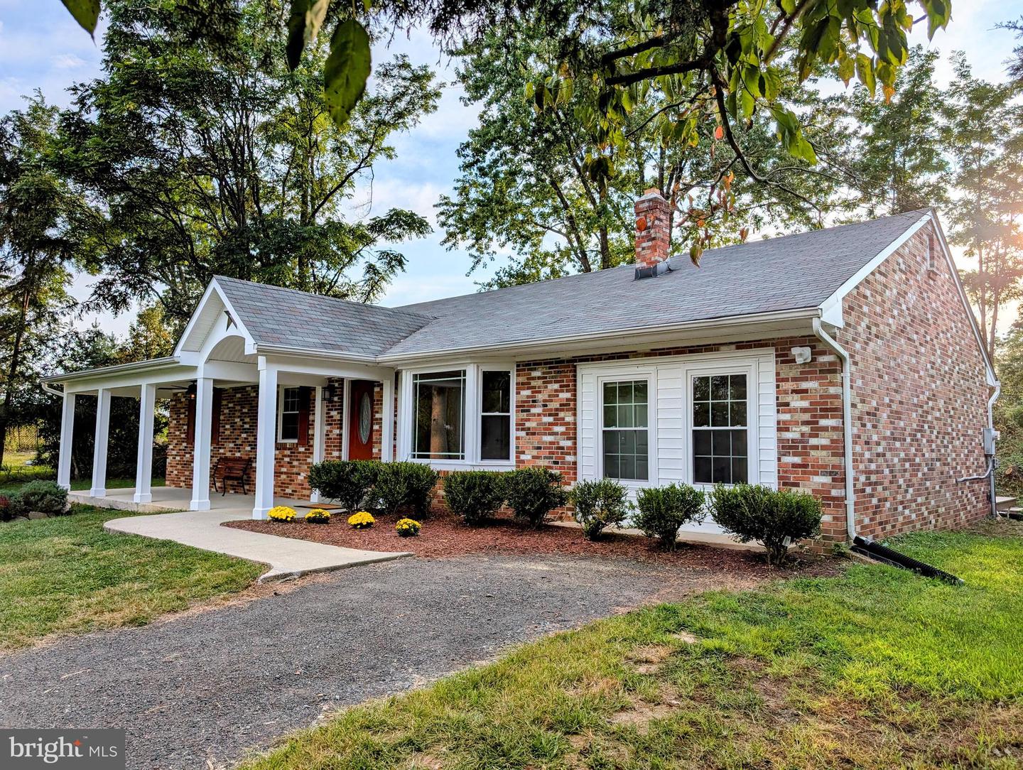 5006 LEEDS MANOR RD, MARKHAM, Virginia 22643, 4 Bedrooms Bedrooms, ,2 BathroomsBathrooms,Residential,For sale,5006 LEEDS MANOR RD,VAFQ2018356 MLS # VAFQ2018356