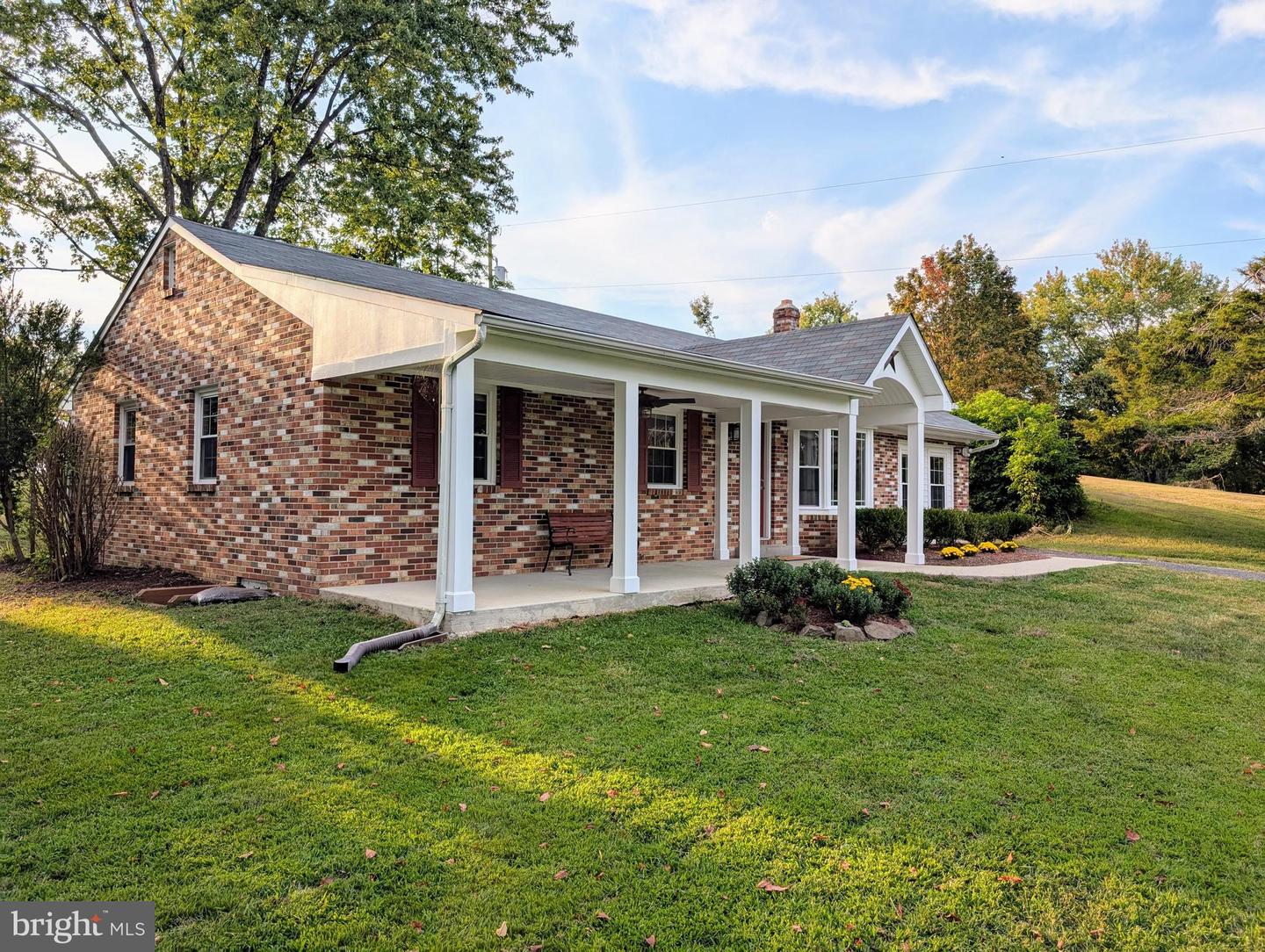 5006 LEEDS MANOR RD, MARKHAM, Virginia 22643, 4 Bedrooms Bedrooms, ,2 BathroomsBathrooms,Residential,For sale,5006 LEEDS MANOR RD,VAFQ2018356 MLS # VAFQ2018356