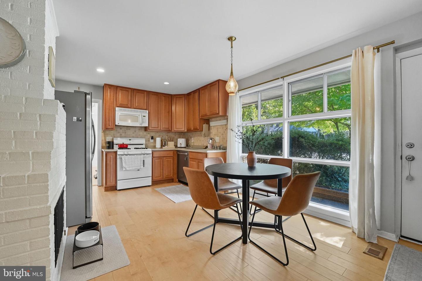 7317 FLOYD AVE, SPRINGFIELD, Virginia 22150, 3 Bedrooms Bedrooms, 9 Rooms Rooms,2 BathroomsBathrooms,Residential,For sale,7317 FLOYD AVE,VAFX2269998 MLS # VAFX2269998