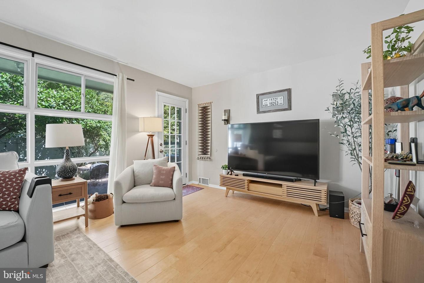 7317 FLOYD AVE, SPRINGFIELD, Virginia 22150, 3 Bedrooms Bedrooms, 9 Rooms Rooms,2 BathroomsBathrooms,Residential,For sale,7317 FLOYD AVE,VAFX2269998 MLS # VAFX2269998