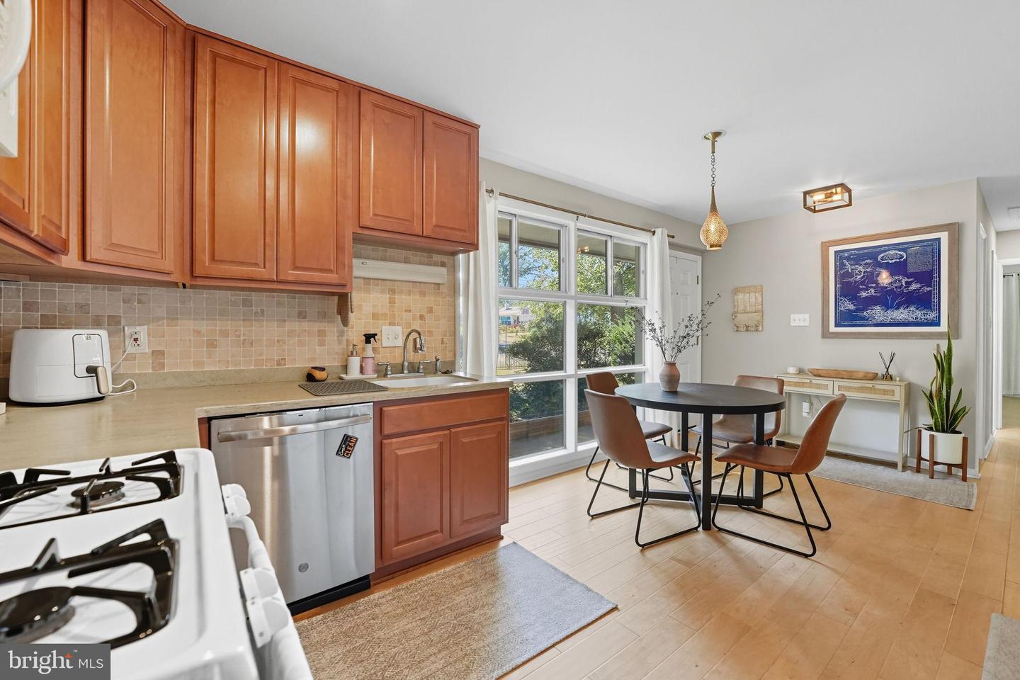 7317 FLOYD AVE, SPRINGFIELD, Virginia 22150, 3 Bedrooms Bedrooms, 9 Rooms Rooms,2 BathroomsBathrooms,Residential,For sale,7317 FLOYD AVE,VAFX2269998 MLS # VAFX2269998