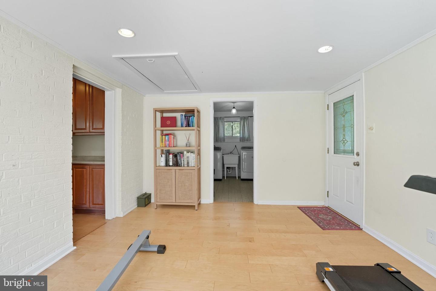 7317 FLOYD AVE, SPRINGFIELD, Virginia 22150, 3 Bedrooms Bedrooms, 9 Rooms Rooms,2 BathroomsBathrooms,Residential,For sale,7317 FLOYD AVE,VAFX2269998 MLS # VAFX2269998
