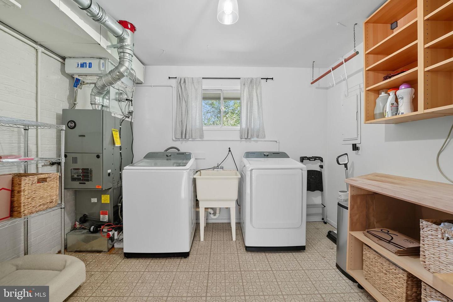 7317 FLOYD AVE, SPRINGFIELD, Virginia 22150, 3 Bedrooms Bedrooms, 9 Rooms Rooms,2 BathroomsBathrooms,Residential,For sale,7317 FLOYD AVE,VAFX2269998 MLS # VAFX2269998