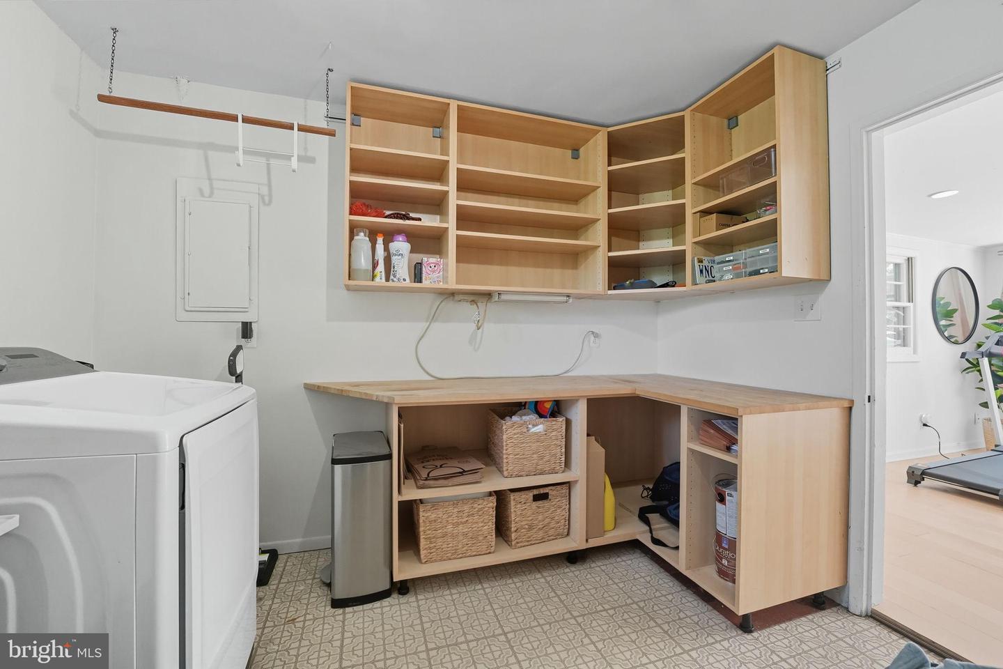 7317 FLOYD AVE, SPRINGFIELD, Virginia 22150, 3 Bedrooms Bedrooms, 9 Rooms Rooms,2 BathroomsBathrooms,Residential,For sale,7317 FLOYD AVE,VAFX2269998 MLS # VAFX2269998