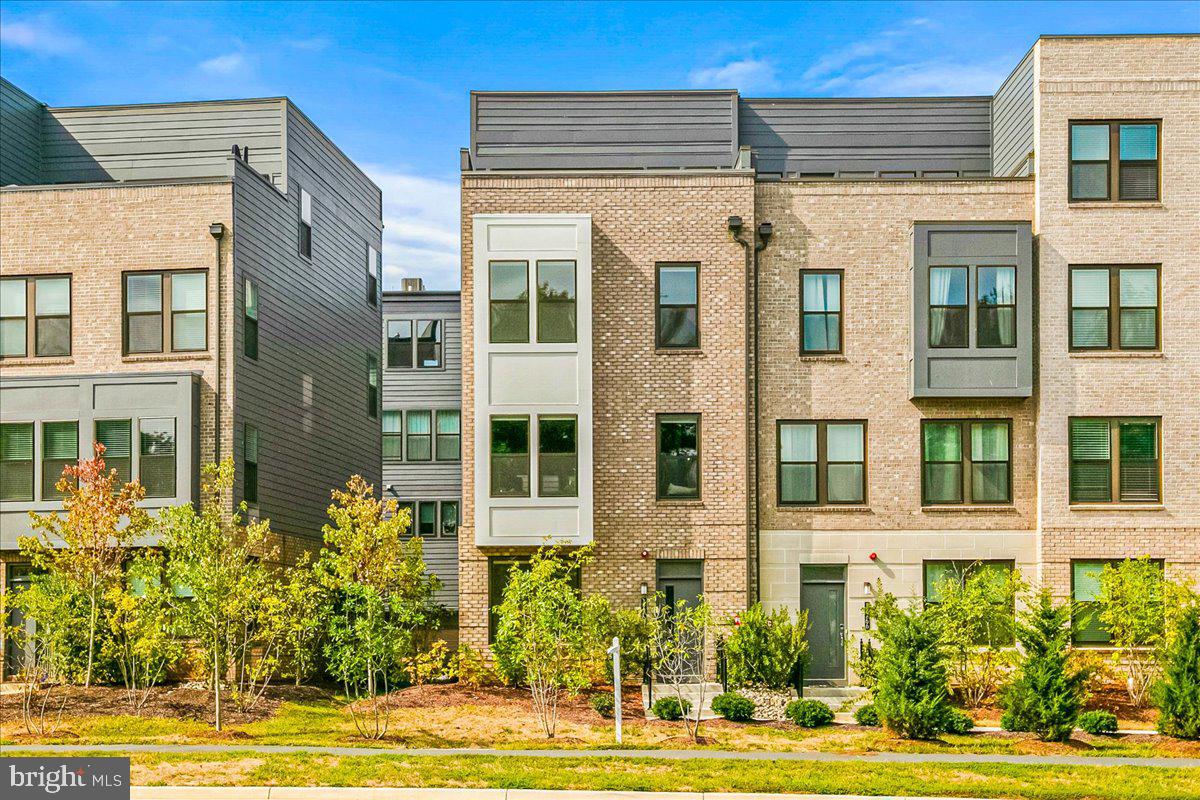 12768 SUNRISE VALLEY DR, RESTON, Virginia 20191, 4 Bedrooms Bedrooms, ,4 BathroomsBathrooms,Residential,For sale,12768 SUNRISE VALLEY DR,VAFX2270078 MLS # VAFX2270078
