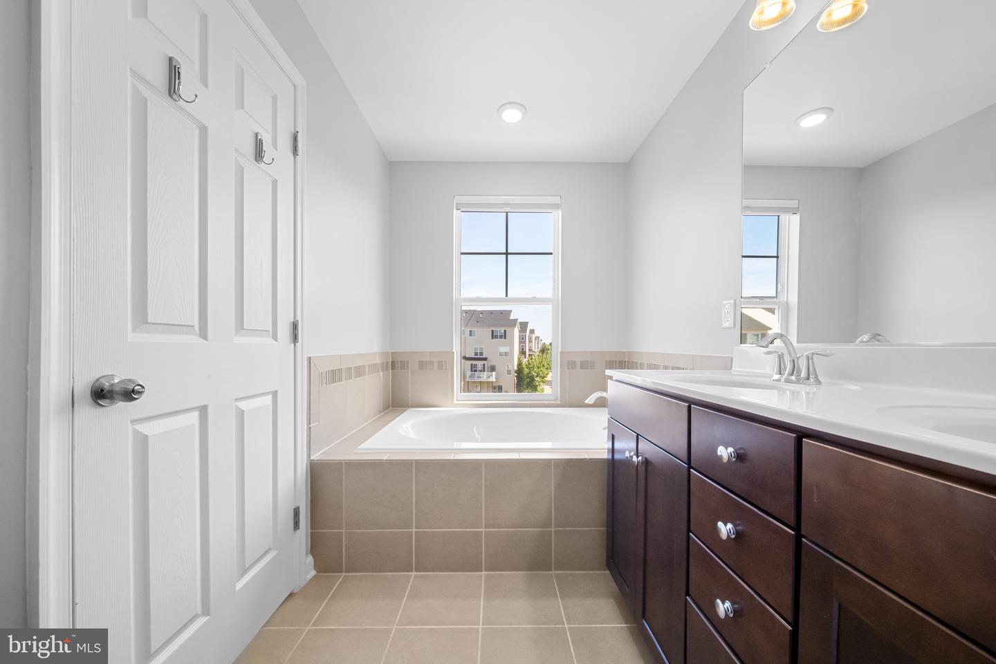43387 TOWN GATE SQ, CHANTILLY, Virginia 20152, 3 Bedrooms Bedrooms, ,2 BathroomsBathrooms,Residential,For sale,43387 TOWN GATE SQ,VALO2108060 MLS # VALO2108060
