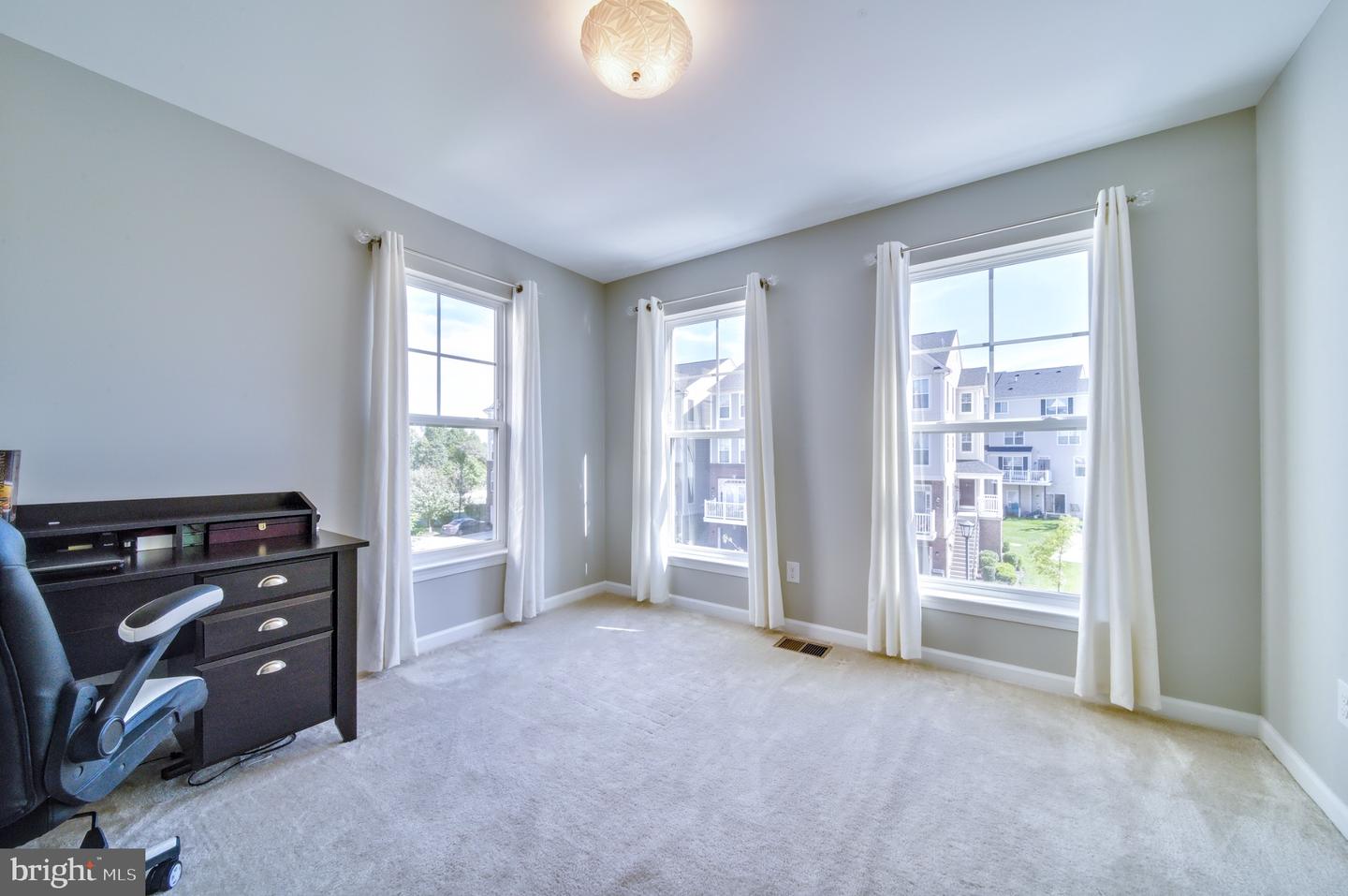 43387 TOWN GATE SQ, CHANTILLY, Virginia 20152, 3 Bedrooms Bedrooms, ,2 BathroomsBathrooms,Residential,For sale,43387 TOWN GATE SQ,VALO2108060 MLS # VALO2108060