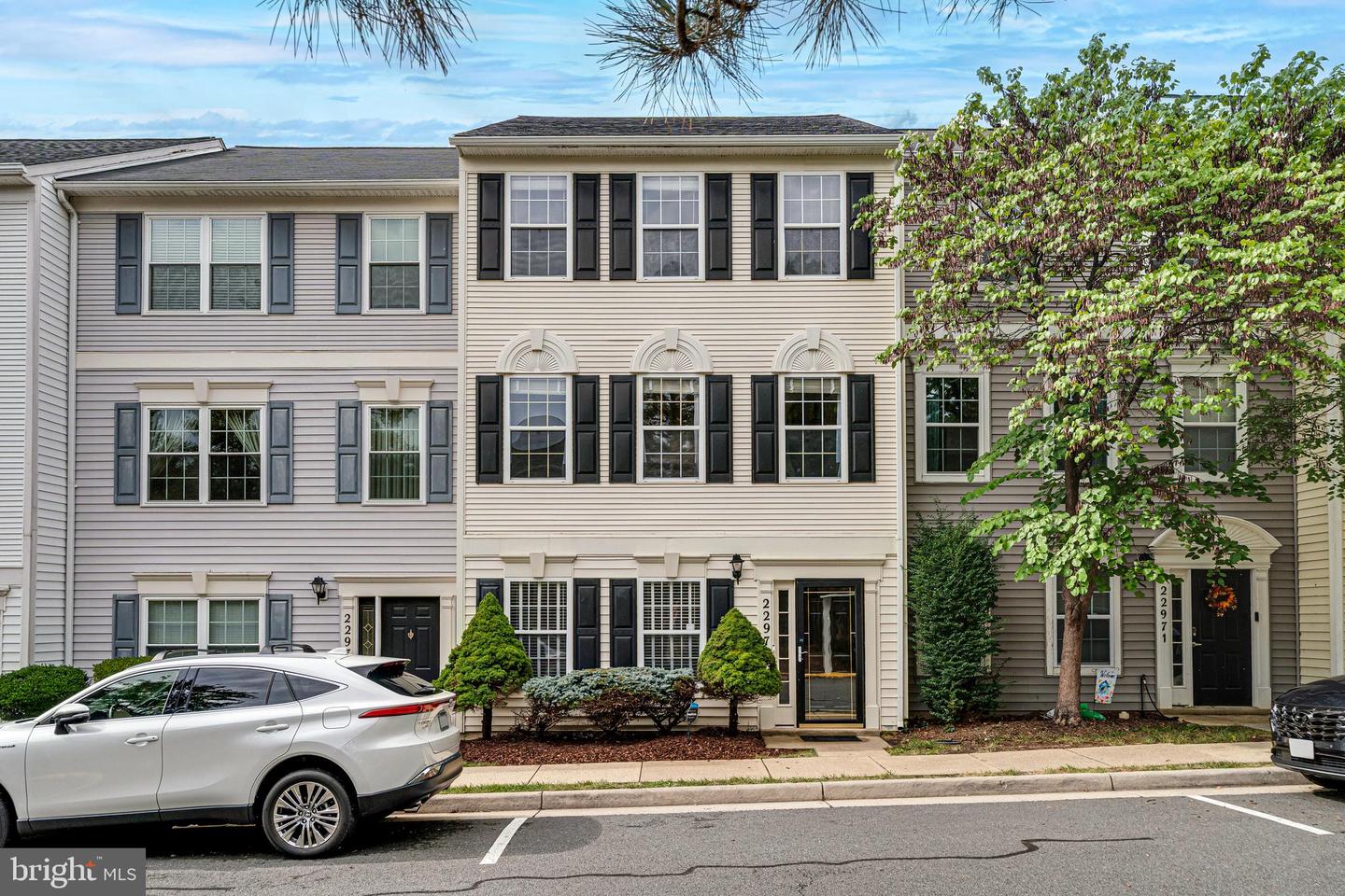 22973 WHITEHALL TER, STERLING, Virginia 20166, 3 Bedrooms Bedrooms, ,3 BathroomsBathrooms,Residential,For sale,22973 WHITEHALL TER,VALO2108098 MLS # VALO2108098