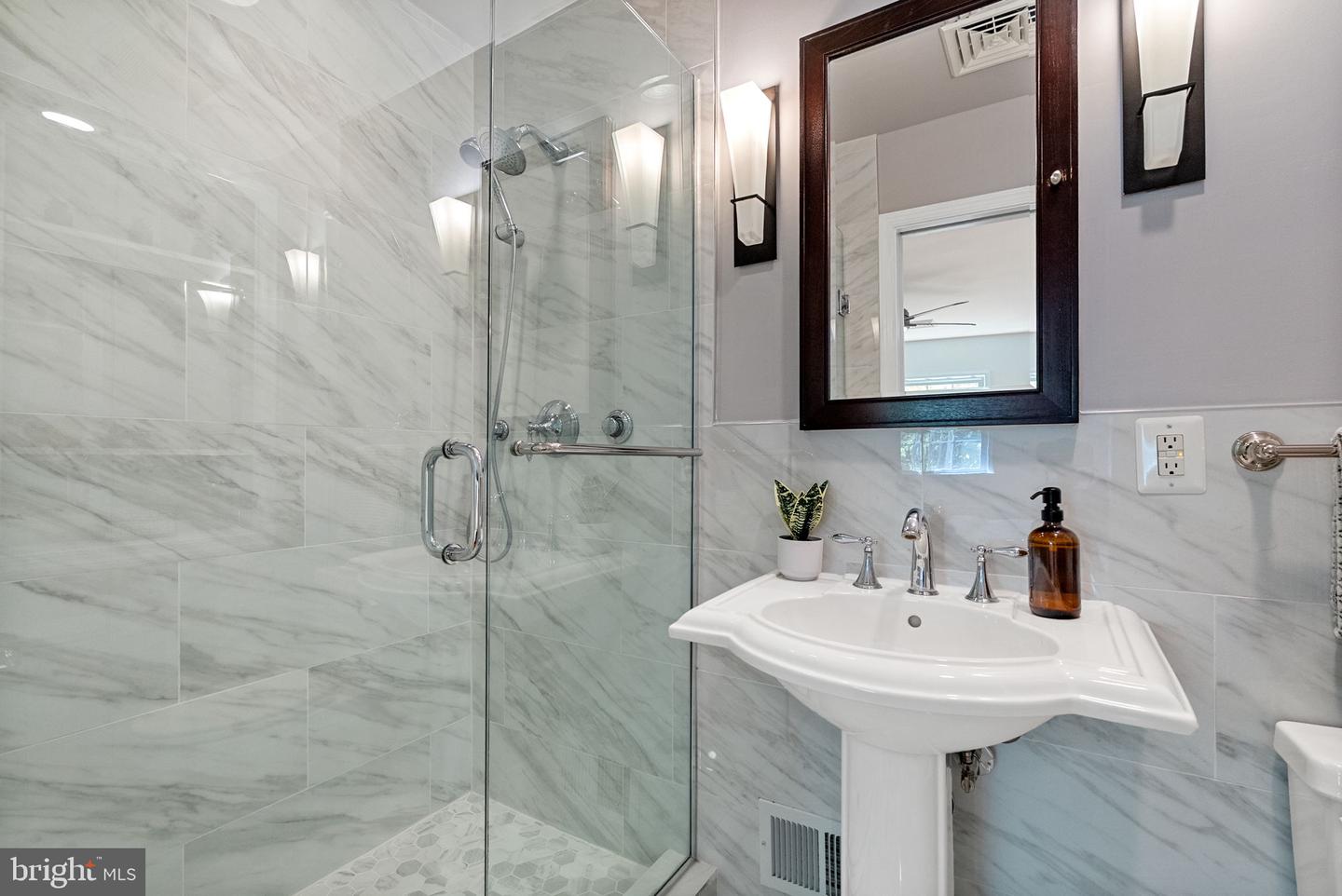 1417 21ST ST S, ARLINGTON, Virginia 22202, 5 Bedrooms Bedrooms, ,4 BathroomsBathrooms,Residential,For sale,1417 21ST ST S,VAAR2064448 MLS # VAAR2064448