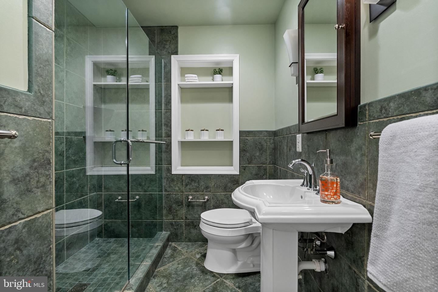 1417 21ST ST S, ARLINGTON, Virginia 22202, 5 Bedrooms Bedrooms, ,4 BathroomsBathrooms,Residential,For sale,1417 21ST ST S,VAAR2064448 MLS # VAAR2064448