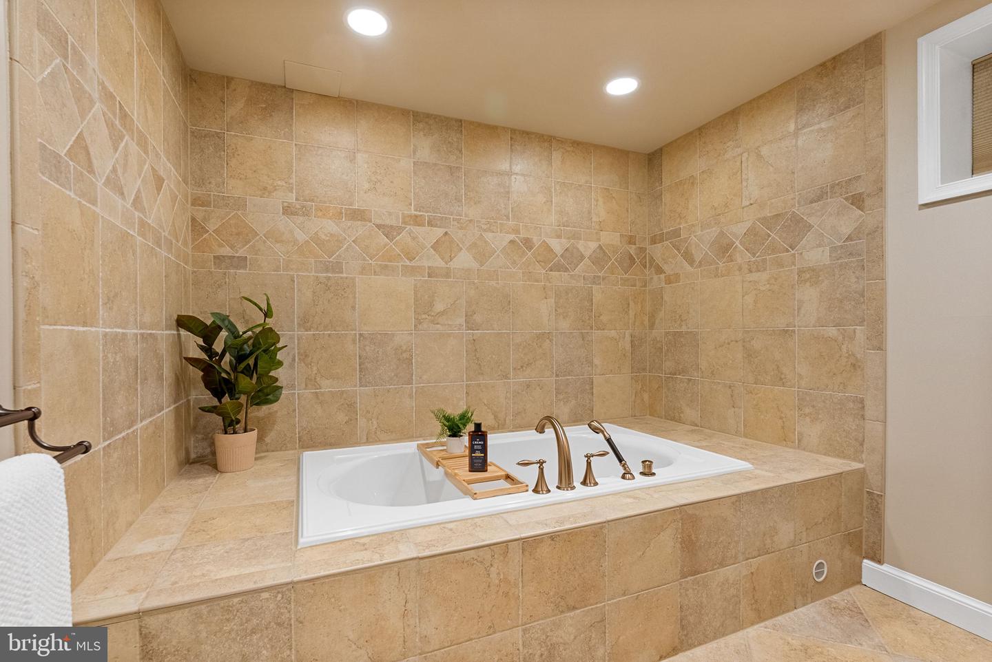 1417 21ST ST S, ARLINGTON, Virginia 22202, 5 Bedrooms Bedrooms, ,4 BathroomsBathrooms,Residential,For sale,1417 21ST ST S,VAAR2064448 MLS # VAAR2064448