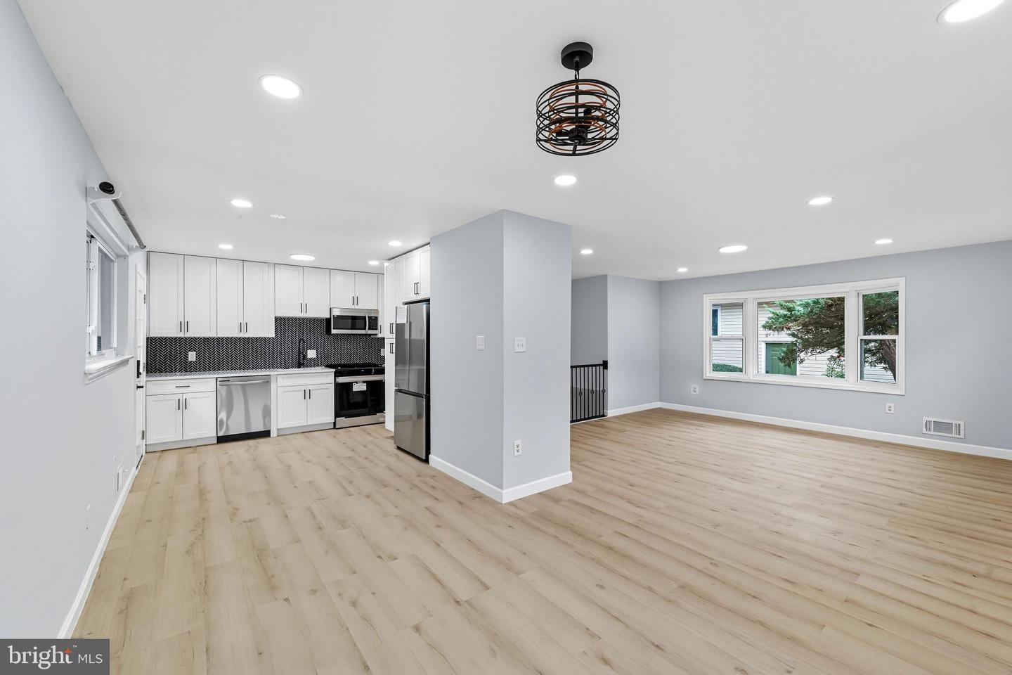 12605 OAKWOOD DR, WOODBRIDGE, Virginia 22192, 4 Bedrooms Bedrooms, 8 Rooms Rooms,3 BathroomsBathrooms,Residential,For sale,12605 OAKWOOD DR,VAPW2105306 MLS # VAPW2105306