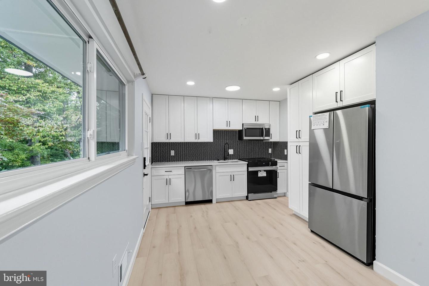 12605 OAKWOOD DR, WOODBRIDGE, Virginia 22192, 4 Bedrooms Bedrooms, 8 Rooms Rooms,3 BathroomsBathrooms,Residential,For sale,12605 OAKWOOD DR,VAPW2105306 MLS # VAPW2105306