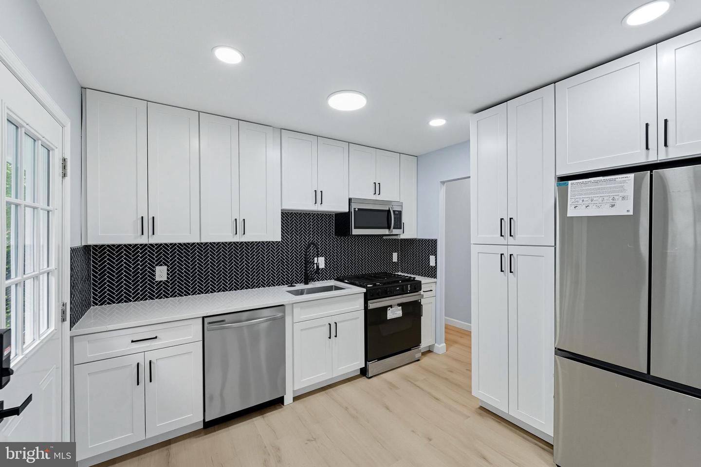 12605 OAKWOOD DR, WOODBRIDGE, Virginia 22192, 4 Bedrooms Bedrooms, 8 Rooms Rooms,3 BathroomsBathrooms,Residential,For sale,12605 OAKWOOD DR,VAPW2105306 MLS # VAPW2105306