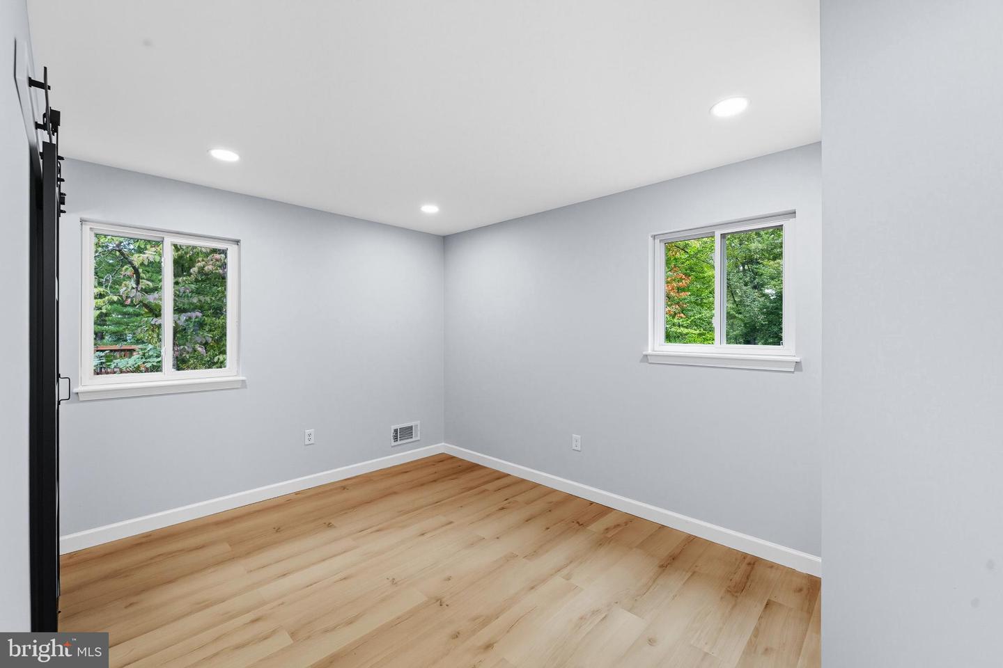 12605 OAKWOOD DR, WOODBRIDGE, Virginia 22192, 4 Bedrooms Bedrooms, 8 Rooms Rooms,3 BathroomsBathrooms,Residential,For sale,12605 OAKWOOD DR,VAPW2105306 MLS # VAPW2105306