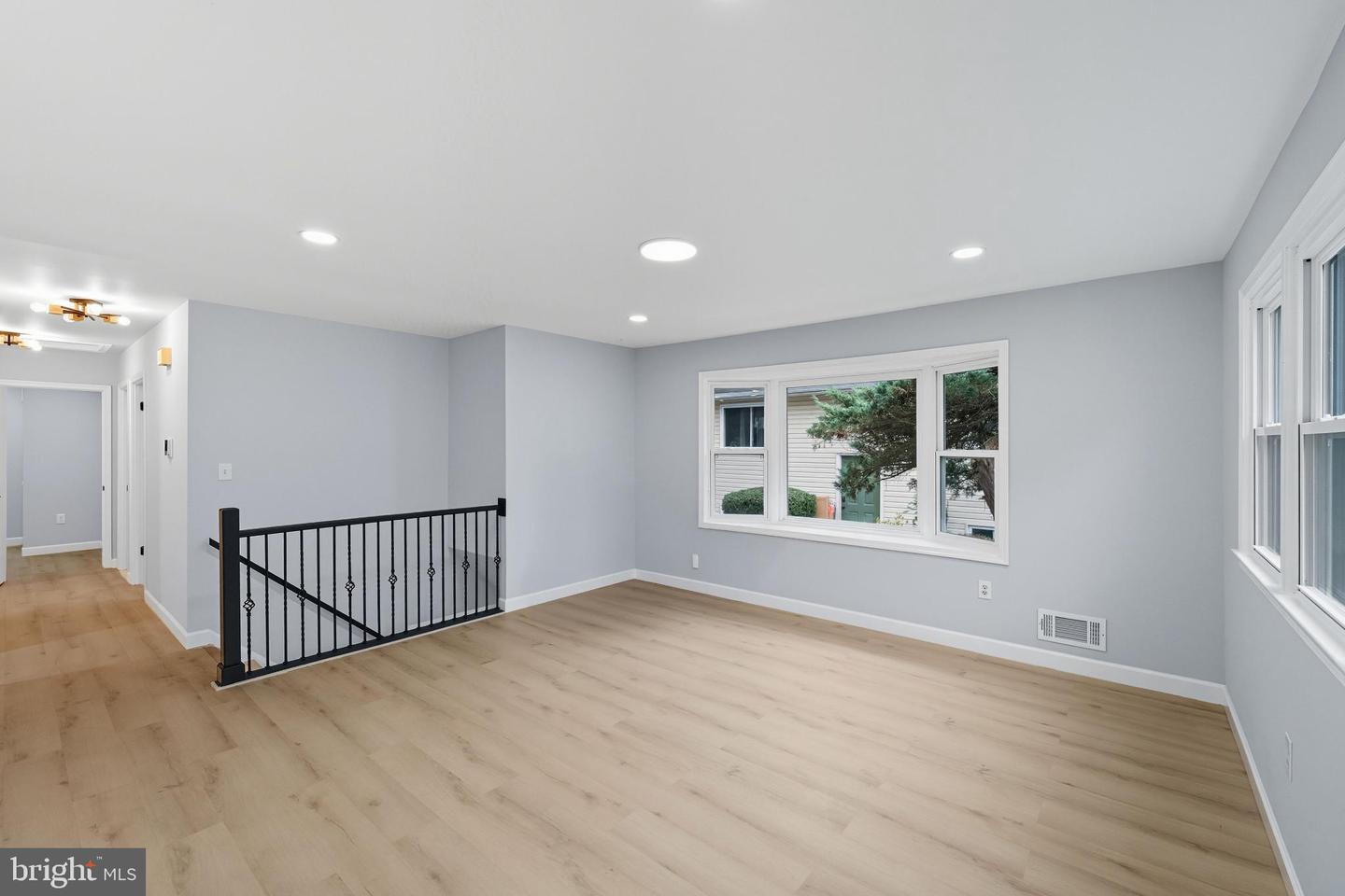 12605 OAKWOOD DR, WOODBRIDGE, Virginia 22192, 4 Bedrooms Bedrooms, 8 Rooms Rooms,3 BathroomsBathrooms,Residential,For sale,12605 OAKWOOD DR,VAPW2105306 MLS # VAPW2105306