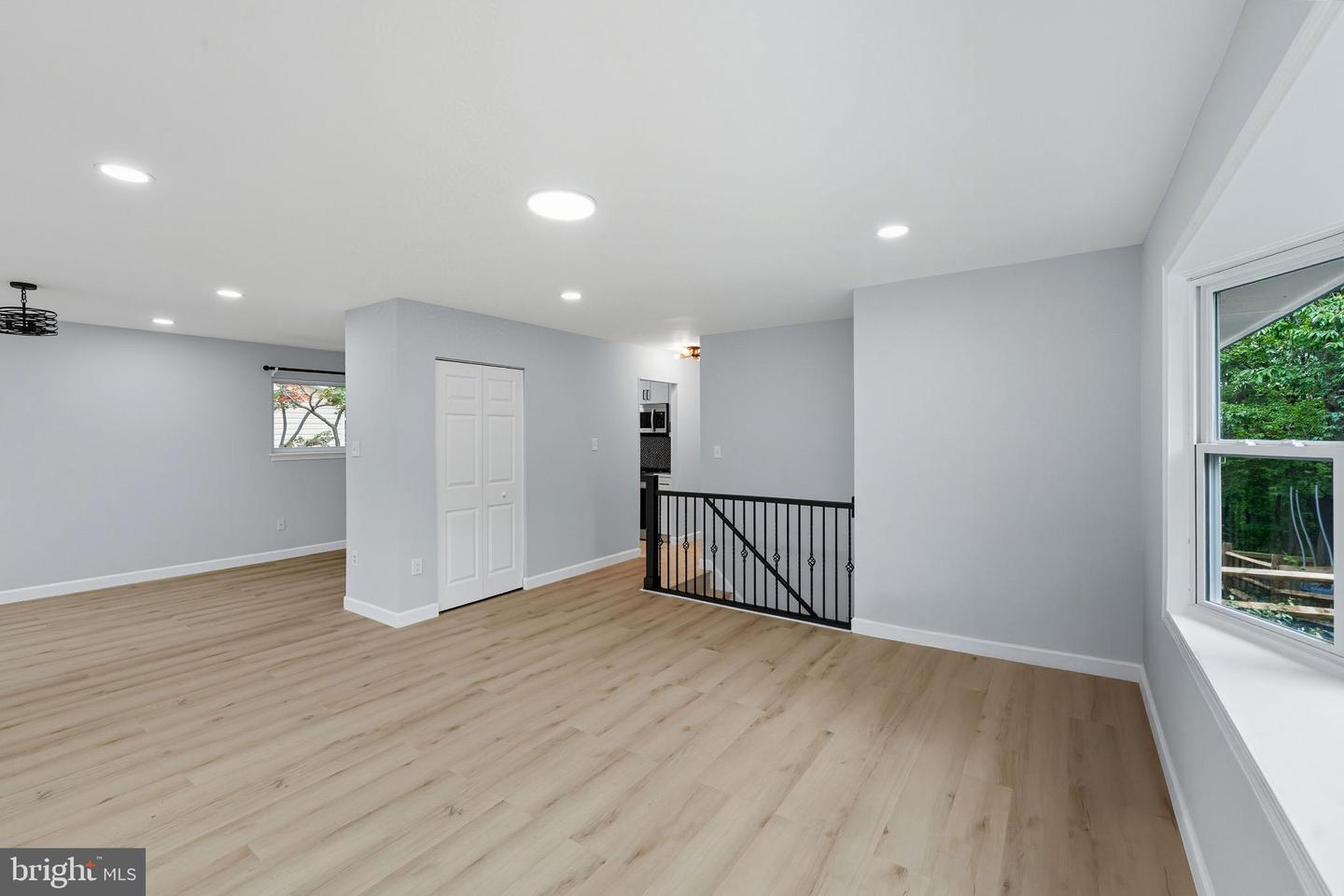 12605 OAKWOOD DR, WOODBRIDGE, Virginia 22192, 4 Bedrooms Bedrooms, 8 Rooms Rooms,3 BathroomsBathrooms,Residential,For sale,12605 OAKWOOD DR,VAPW2105306 MLS # VAPW2105306