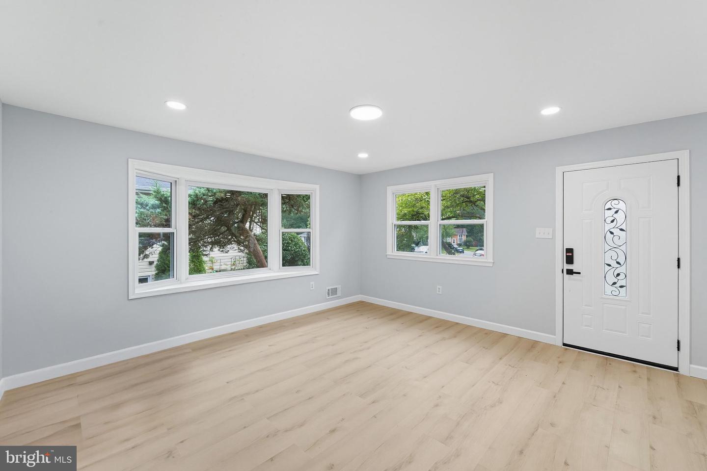 12605 OAKWOOD DR, WOODBRIDGE, Virginia 22192, 4 Bedrooms Bedrooms, 8 Rooms Rooms,3 BathroomsBathrooms,Residential,For sale,12605 OAKWOOD DR,VAPW2105306 MLS # VAPW2105306