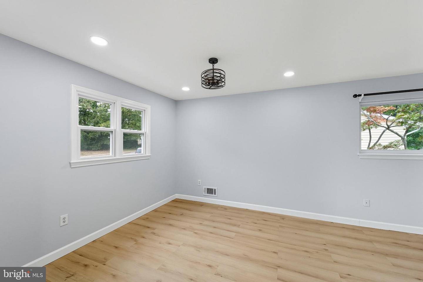 12605 OAKWOOD DR, WOODBRIDGE, Virginia 22192, 4 Bedrooms Bedrooms, 8 Rooms Rooms,3 BathroomsBathrooms,Residential,For sale,12605 OAKWOOD DR,VAPW2105306 MLS # VAPW2105306