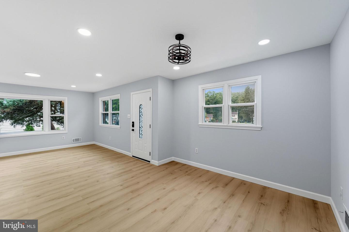 12605 OAKWOOD DR, WOODBRIDGE, Virginia 22192, 4 Bedrooms Bedrooms, 8 Rooms Rooms,3 BathroomsBathrooms,Residential,For sale,12605 OAKWOOD DR,VAPW2105306 MLS # VAPW2105306