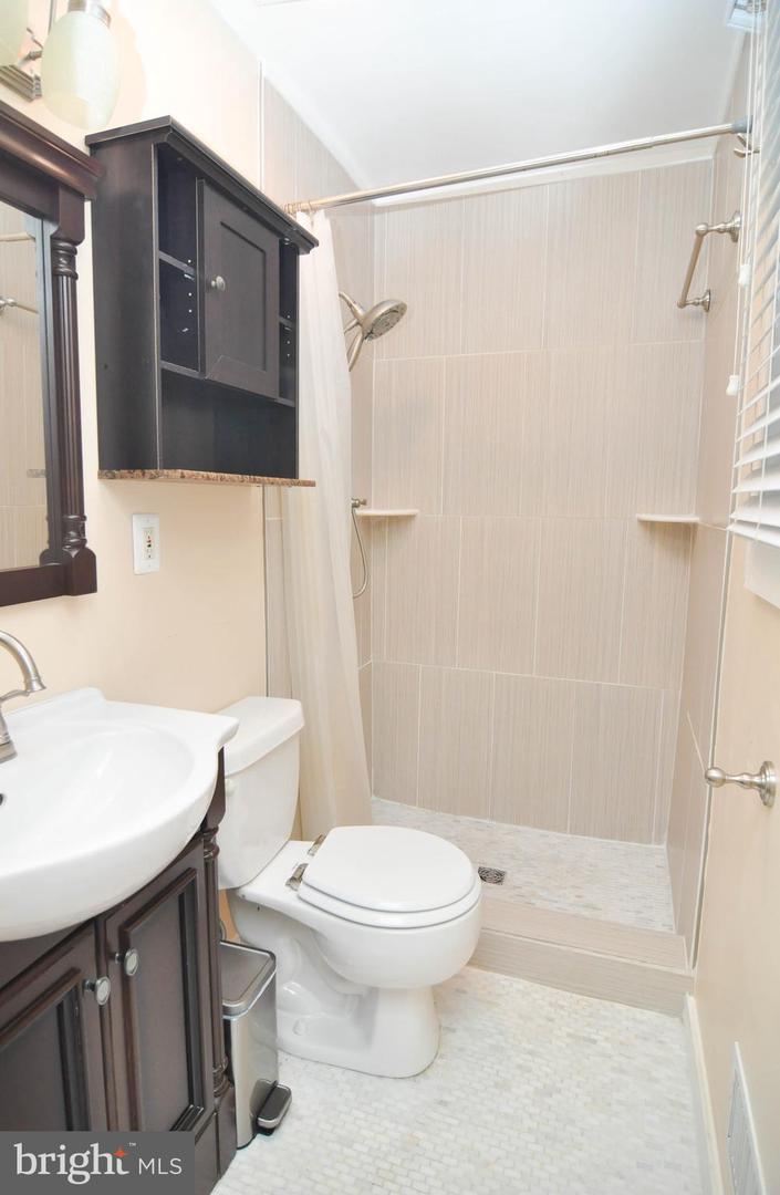 2947 HARDING CT, WOODBRIDGE, Virginia 22192, 4 Bedrooms Bedrooms, ,3 BathroomsBathrooms,Residential,For sale,2947 HARDING CT,VAPW2105308 MLS # VAPW2105308