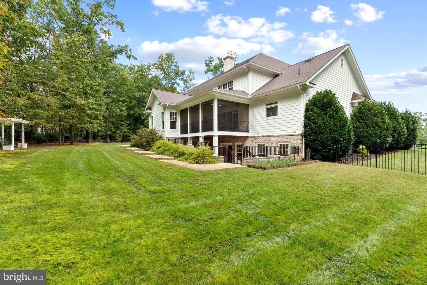 11201 KNOLLS END, SPOTSYLVANIA, Virginia 22551, 5 Bedrooms Bedrooms, ,4 BathroomsBathrooms,Residential,For sale,11201 KNOLLS END,VASP2036654 MLS # VASP2036654