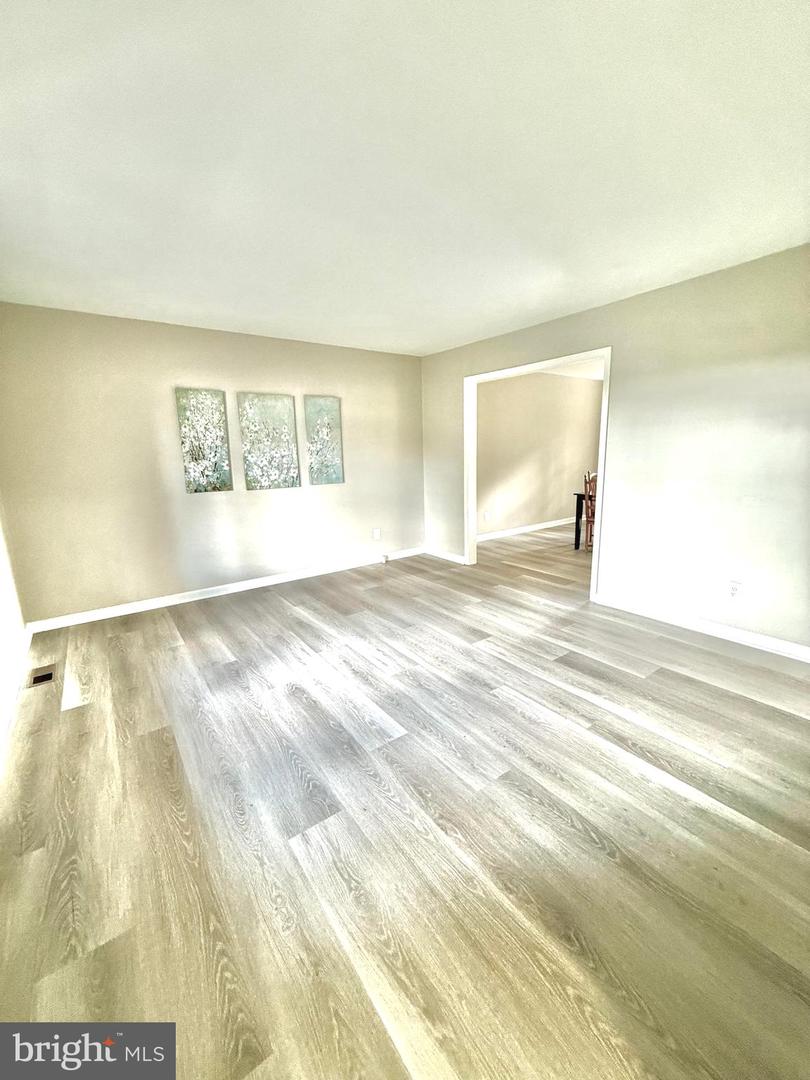 2960 HIBBARD ST, OAKTON, Virginia 22124, 3 Bedrooms Bedrooms, ,2 BathroomsBathrooms,Residential,For sale,2960 HIBBARD ST,VAFX2272606 MLS # VAFX2272606