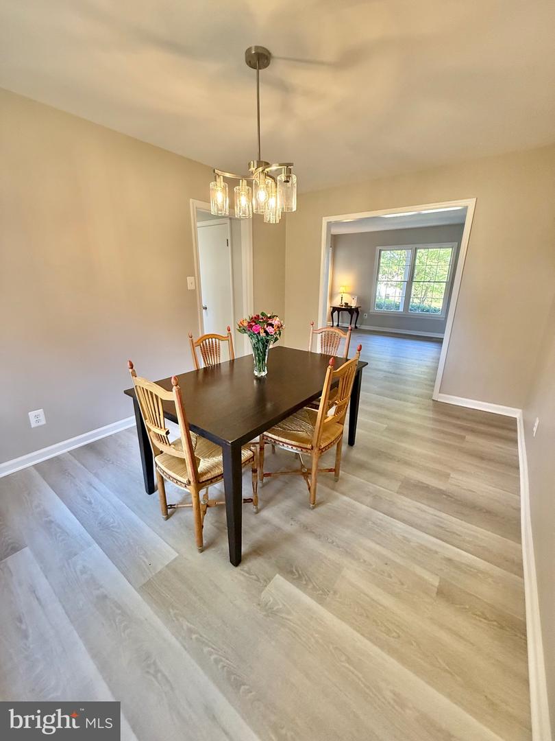 2960 HIBBARD ST, OAKTON, Virginia 22124, 3 Bedrooms Bedrooms, ,2 BathroomsBathrooms,Residential,For sale,2960 HIBBARD ST,VAFX2272606 MLS # VAFX2272606