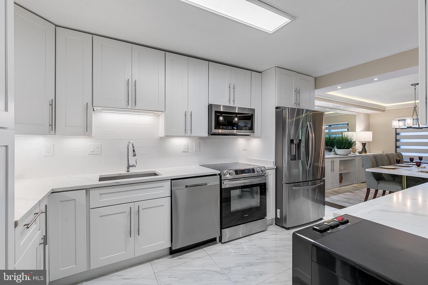 205 YOAKUM PKWY #226, ALEXANDRIA, Virginia 22304, 3 Bedrooms Bedrooms, ,2 BathroomsBathrooms,Residential,For sale,205 YOAKUM PKWY #226,VAAX2050466 MLS # VAAX2050466