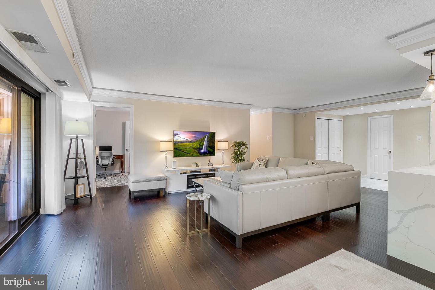 205 YOAKUM PKWY #226, ALEXANDRIA, Virginia 22304, 3 Bedrooms Bedrooms, ,2 BathroomsBathrooms,Residential,For sale,205 YOAKUM PKWY #226,VAAX2050466 MLS # VAAX2050466