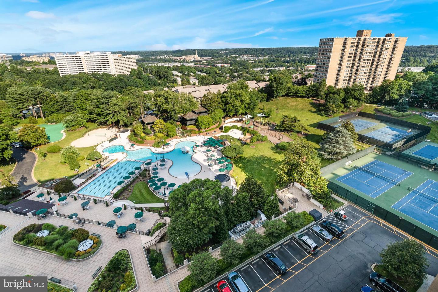 205 YOAKUM PKWY #226, ALEXANDRIA, Virginia 22304, 3 Bedrooms Bedrooms, ,2 BathroomsBathrooms,Residential,For sale,205 YOAKUM PKWY #226,VAAX2050466 MLS # VAAX2050466