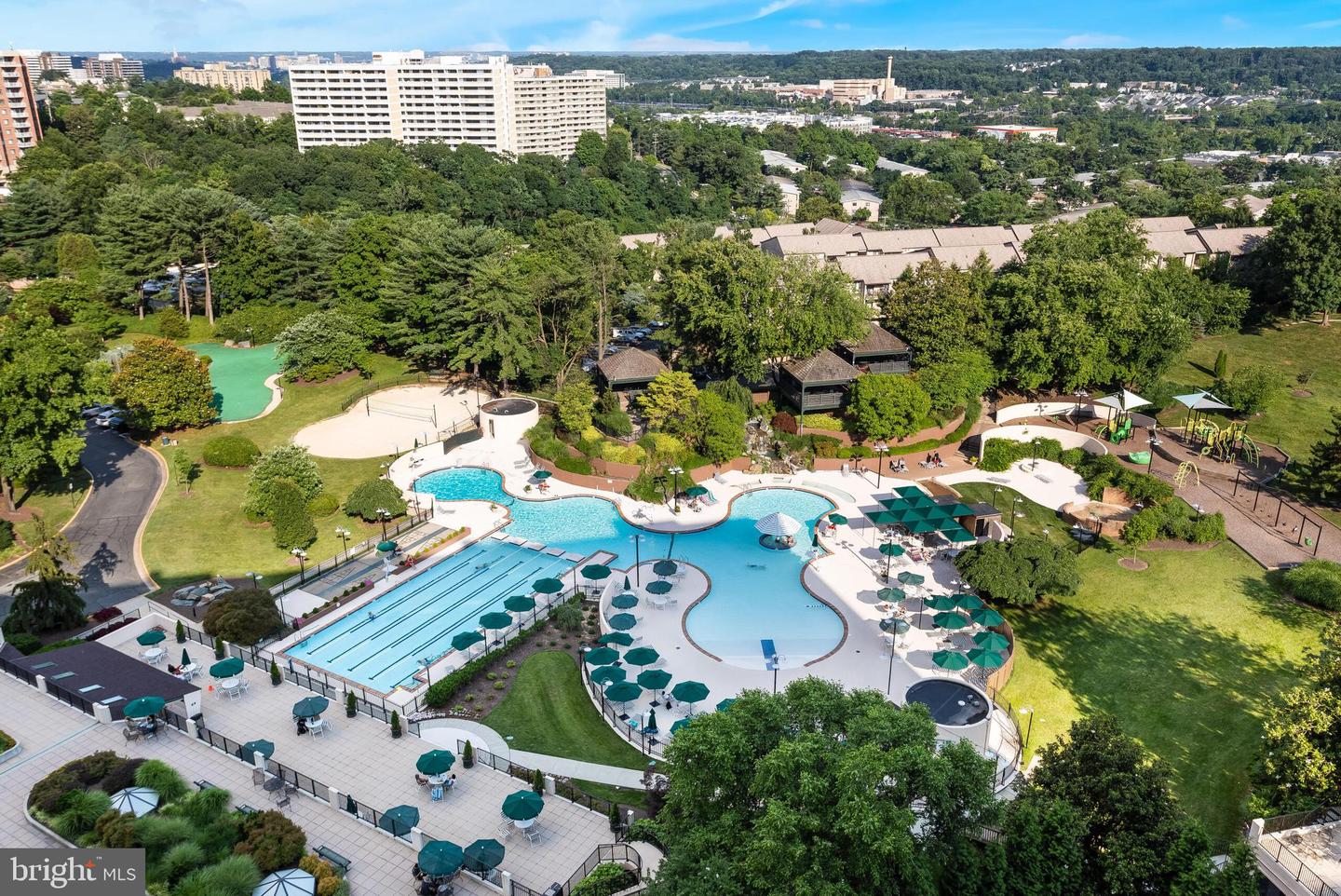 205 YOAKUM PKWY #226, ALEXANDRIA, Virginia 22304, 3 Bedrooms Bedrooms, ,2 BathroomsBathrooms,Residential,For sale,205 YOAKUM PKWY #226,VAAX2050466 MLS # VAAX2050466